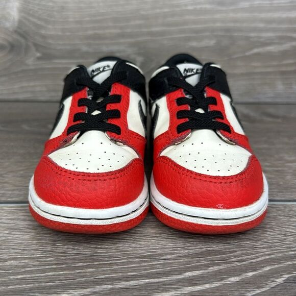 Nike Dunk Low ChicagoToddler Boy Sz 9 Red White Black Lace Sneakers DC9562-100 - Picture 2 of 10